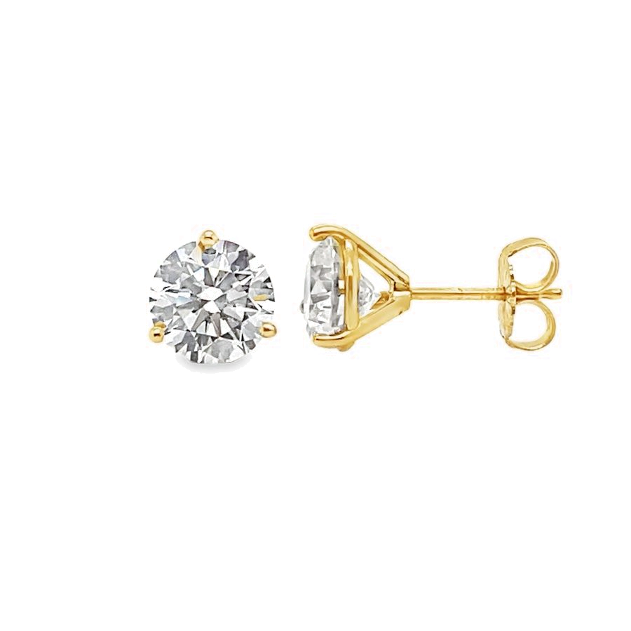 Diamond stud earrings in yellow gold
