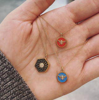 Birks Bee Chic Enamel | Small Red Enamel and Yellow Gold Round Medallion